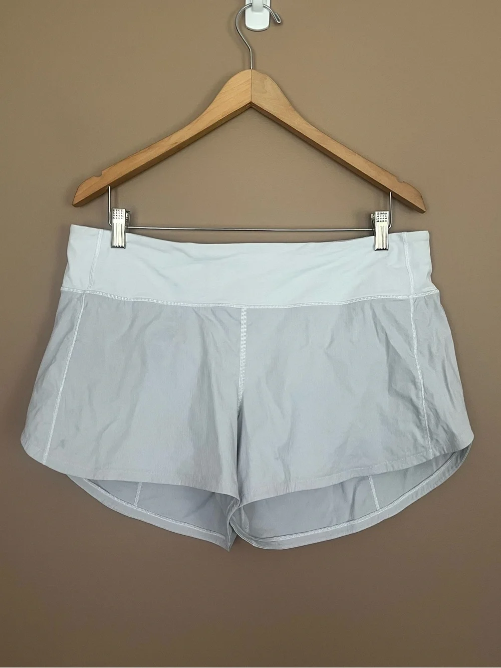 {Lululemon} Speed Up Short Long Inseam Updated Fit in White - Womens 12